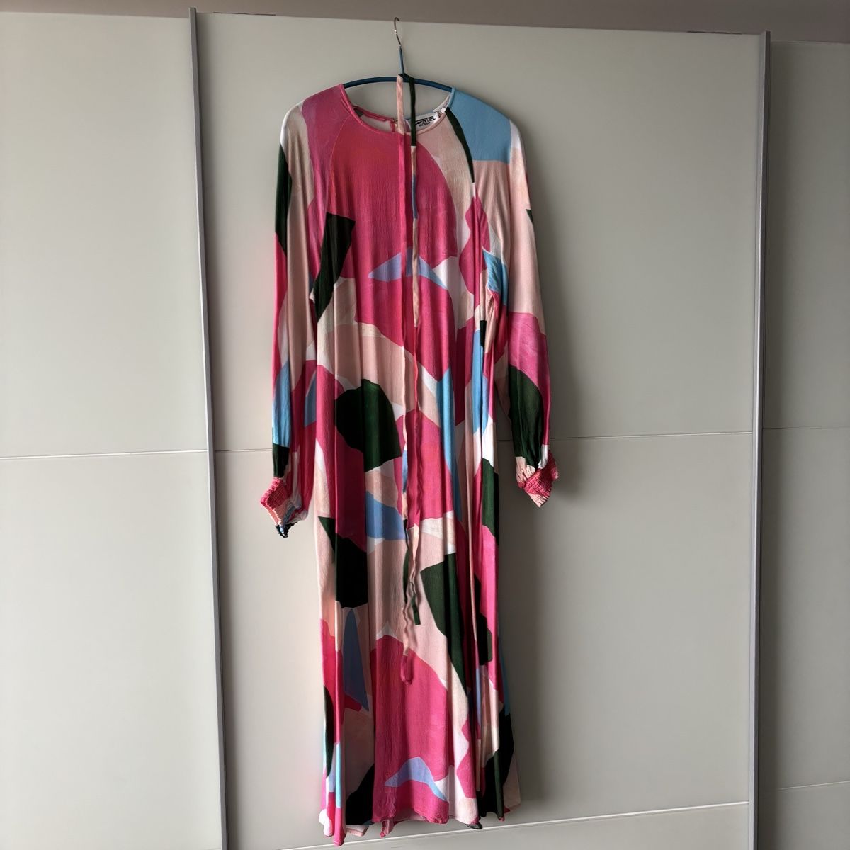 Essentiel Antwerp Vestiti: Essentiel Antwerp Maxikleid – Nuovo (secondo la descrizione) da Biel/Bienne venduto da Eiskristall08 2