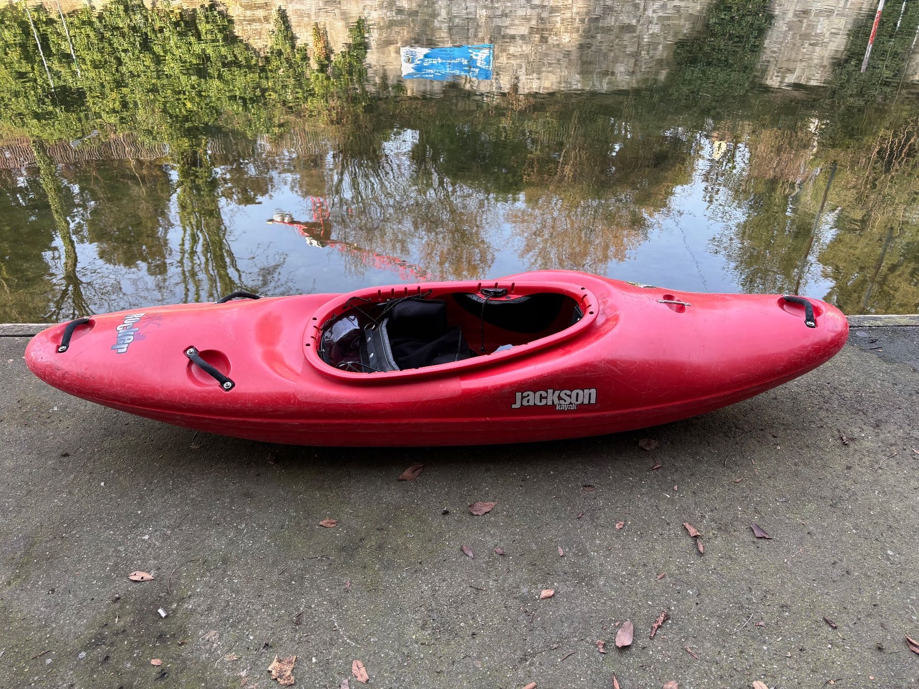 Jackson Kayak Barche: Jackson Punk Rocker Wildwasserkajak – Usato da Zürich venduto da hate_gadgets
