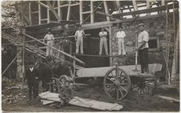 LANDWIRTSCHAFT/STALLBAU 1910 mit Pferde-Fuhrwerk