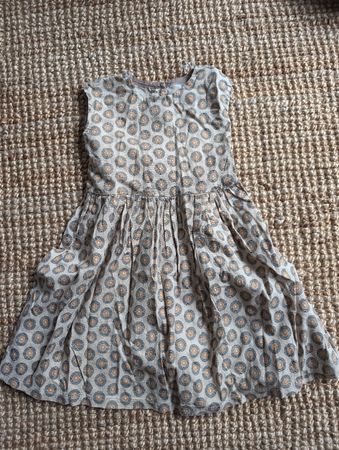 handgemachtes Kleid on Grösse 110