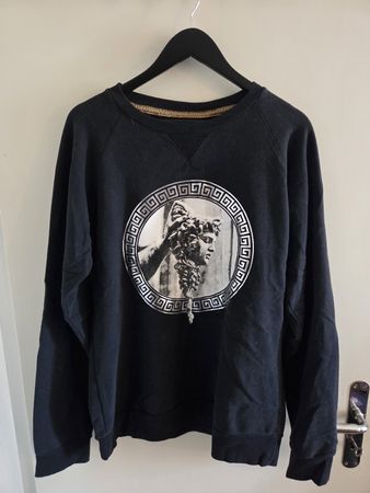 Deus Maximus sweater