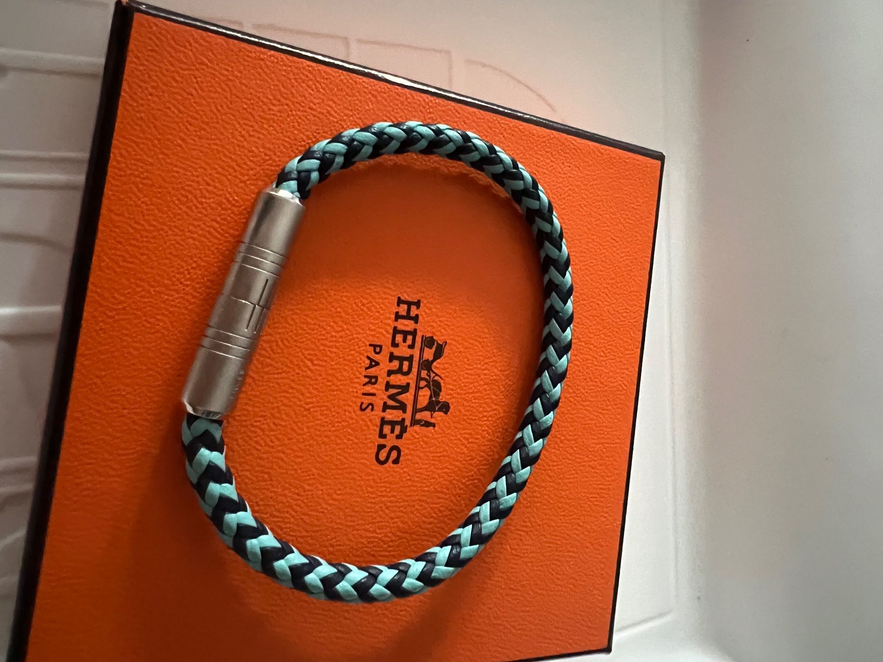 Hermès Bracelets: Bracelet Hermes cuir tressé – Neuf (Voir description) à Portalban par gumydep