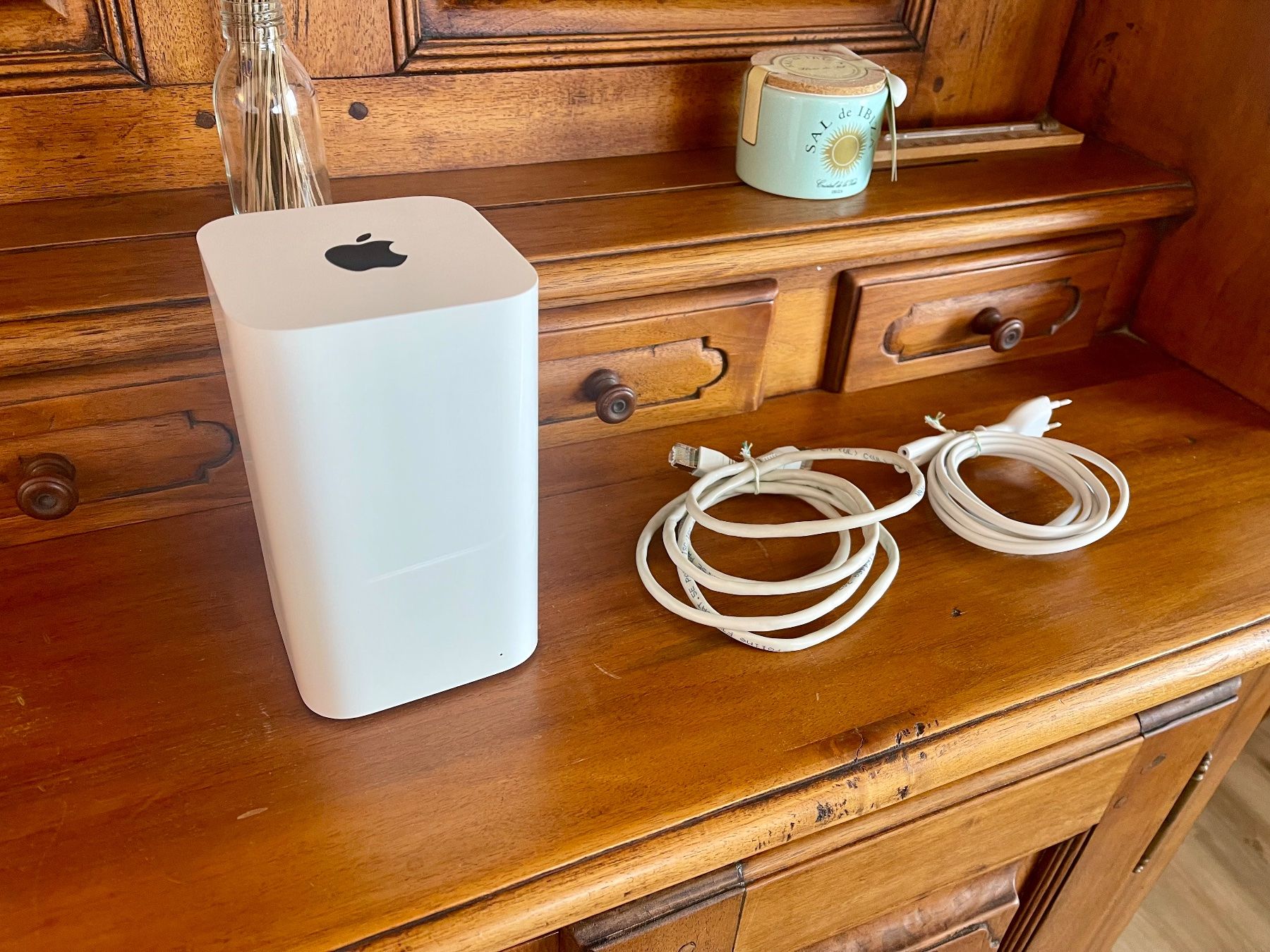 Apple Modems & Router: APPLE Time Capsule 3 TB, optisch top, aber teildefekt – Gebraucht aus Weggis von