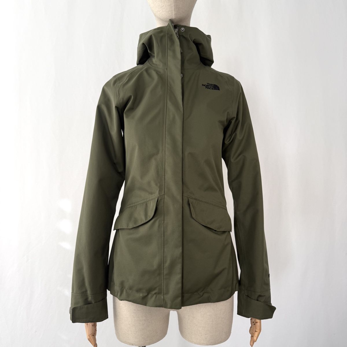 North Face Giacche: THE NORTH FACE Gore-Tex Jacket – Nuovo (secondo la descrizione) da Emmen venduto da Nightingale_2022 1