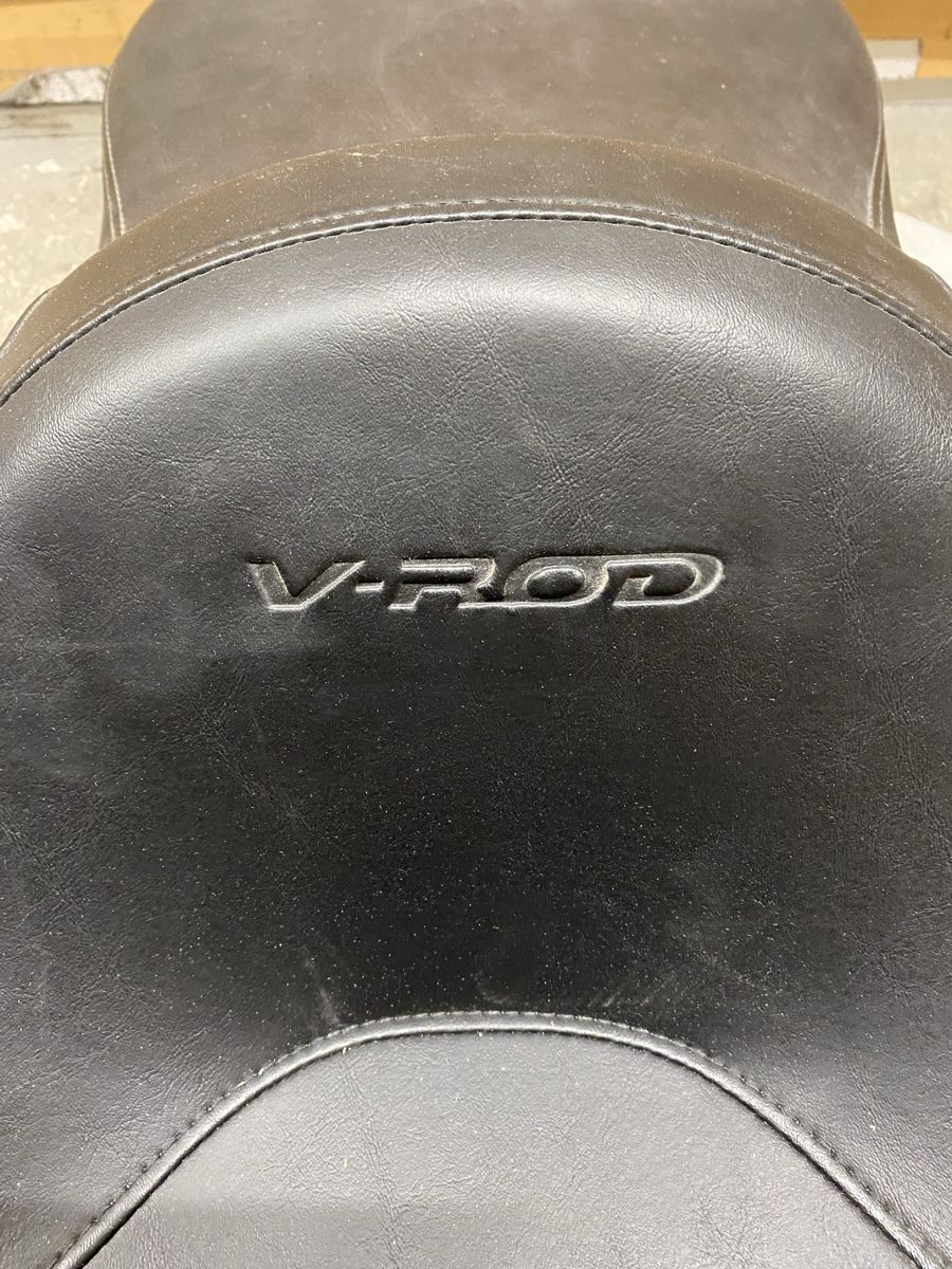 Harley-Davidson Toutes les pièces détachées moto: Sitz Harley Davidson Vrod  – D'occasion à Kaltbrunn par la77 1