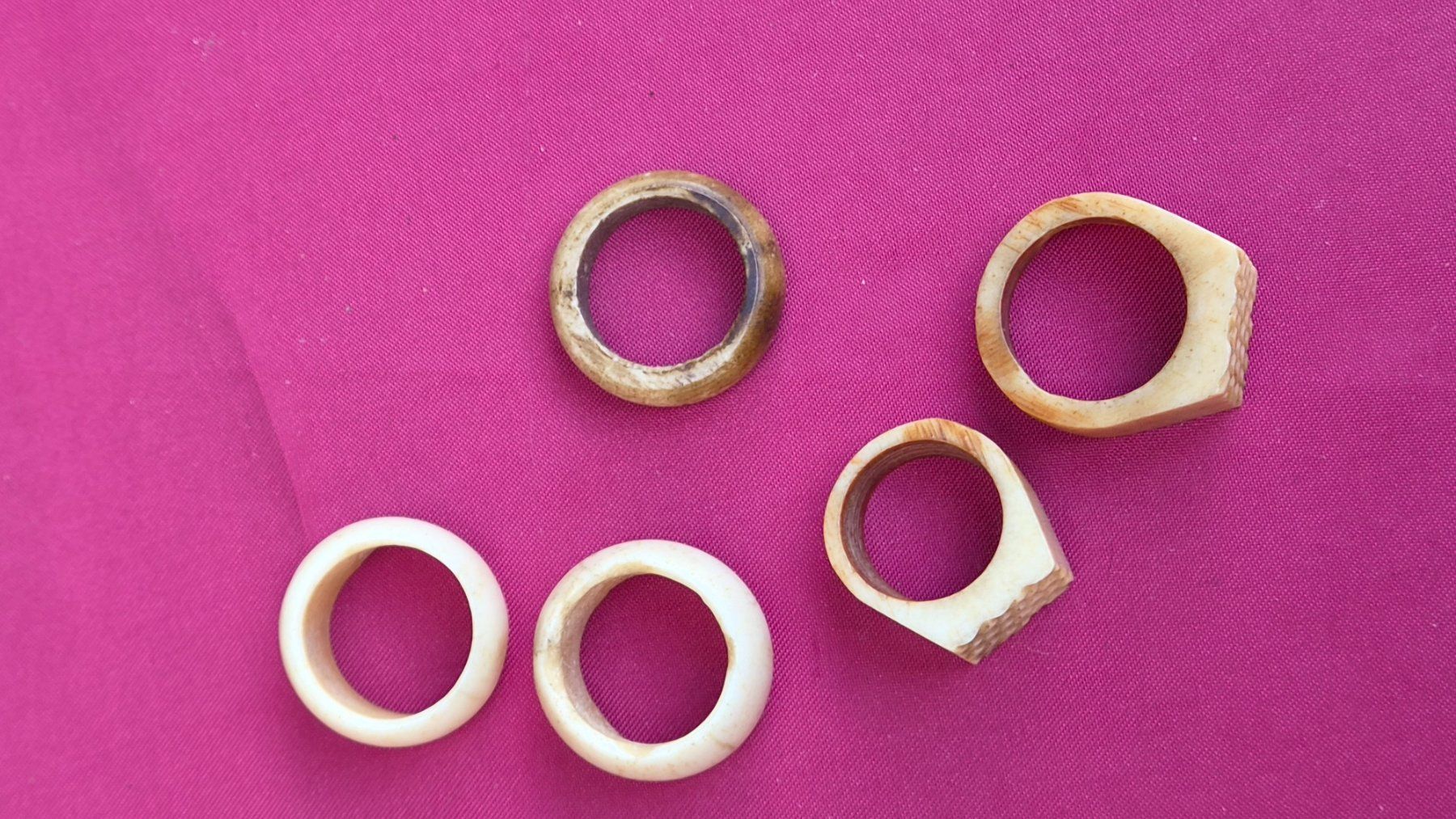 Altri gioielli: Lot 5 Ringe aus Büffelknochen oder Mammut – Nuovo (secondo la descrizione) da Münchenbuchsee venduto da babilibern 3
