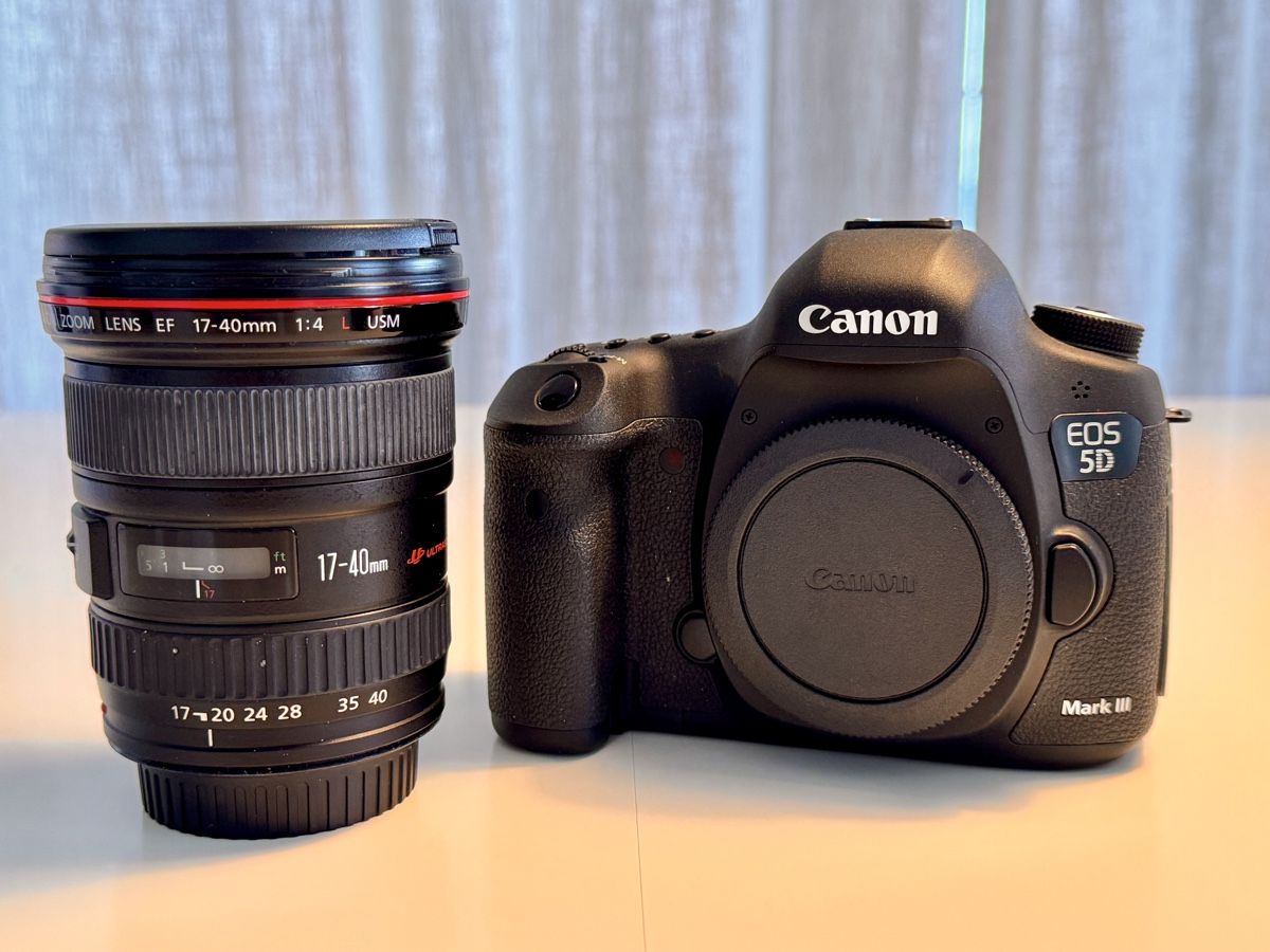 Canon Fotocamera: Canon EOS 5D Mark III Camera Bundle with Flash – Usato da Zug venduto da mhannesb 6