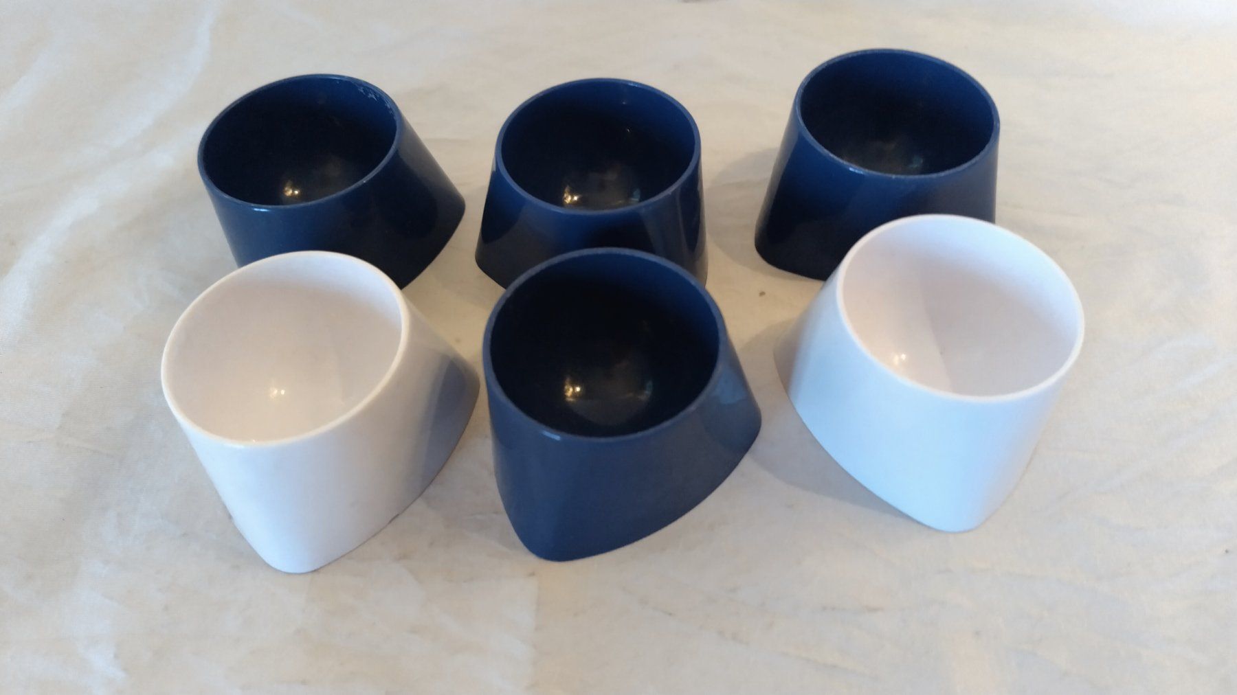 Altre Stoviglie: 6 Eierbecher "Gerda" blau/weiss Made in Germany ±1970 – Usato da Bellach venduto da JingleJerry
