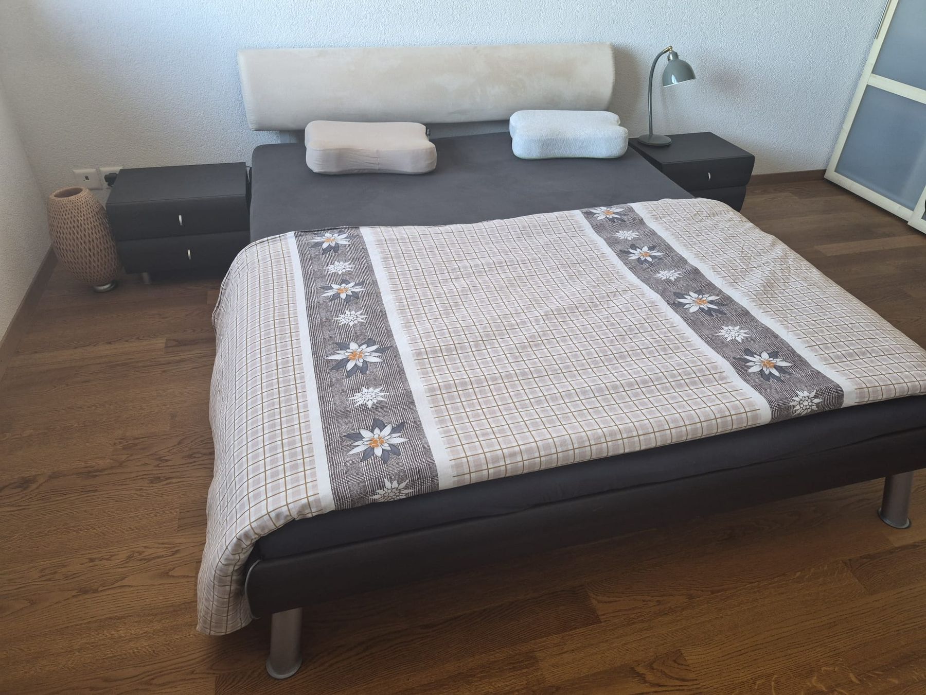 Letti: Doppelbett mit zwei Nachttischen – Usato da Gurbrü venduto da luk_2pmg 1