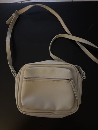 Sac bandoulière beige clair en bon état