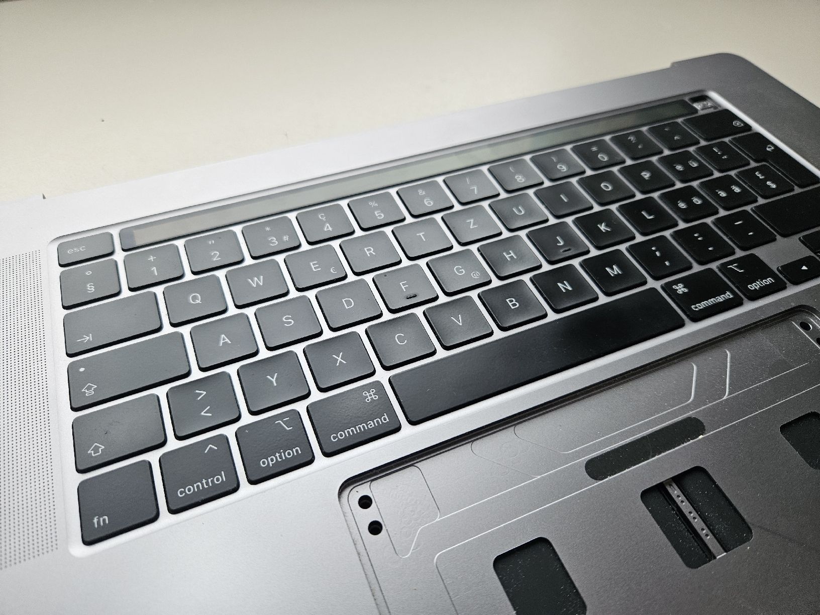Apple Notebook: topcase von Apple MacBook Pro 16 2019 – Usato da Biberist venduto da Volo28 1