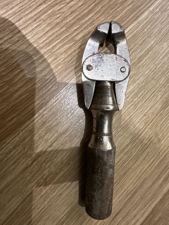 ANCIEN CHIFFRE 8 d'horloger des années 30/40/50 tout en métal Outil pro