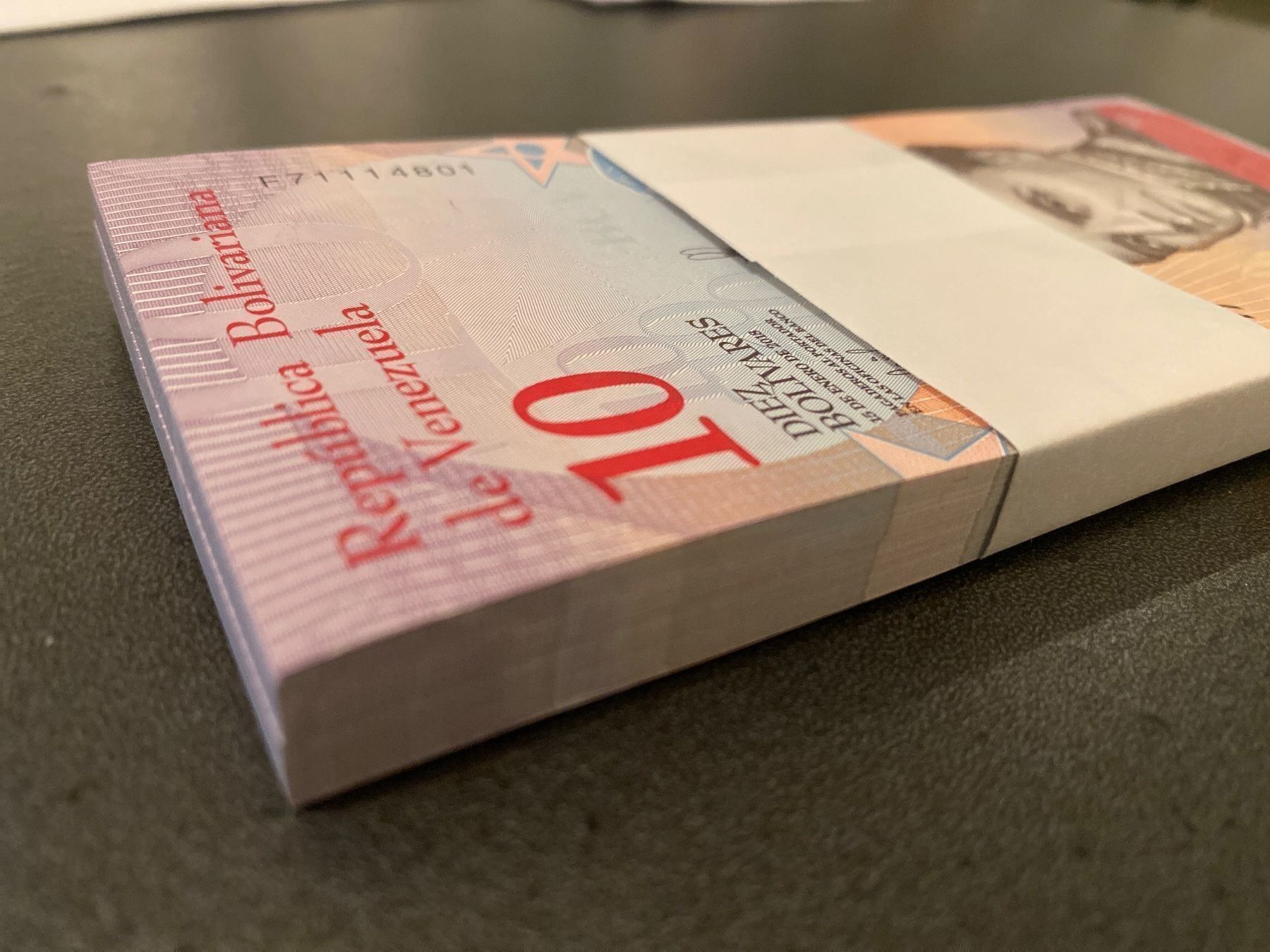 Banconote: Venezuela Original Bundle 10 Boliv. 2018 – Nuovo e nell'imballaggio originale da Gossau SG venduto da SammlerLarium