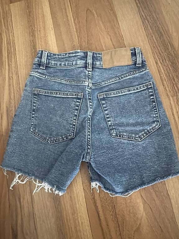 Jeans: Blaue Jeansshorts – Usato da Zürich venduto da aknavi 1