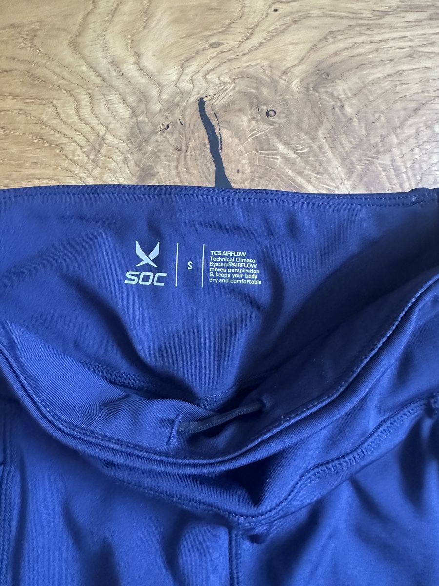 Lots de vêtements: Sport-/Wanderkleider – D'occasion à Brütten par Estuenggi 2