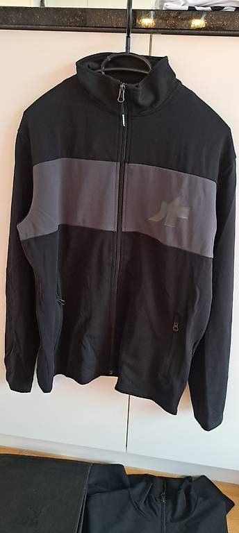 Giacche: Assos Signature Trainerjacke Gr.L – Usato da Brunnen venduto da Rodge 1