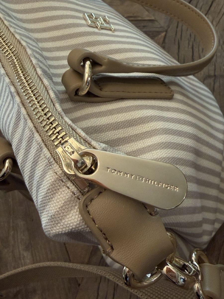 Tommy Hilfiger Borse da donna: Tommy Hilfiger Tasche neu  – Nuovo (secondo la descrizione) da Fehraltorf venduto da Erdo81 4