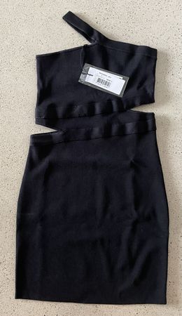 Guess Kleid schwarz Grösse S mit Etikett neu