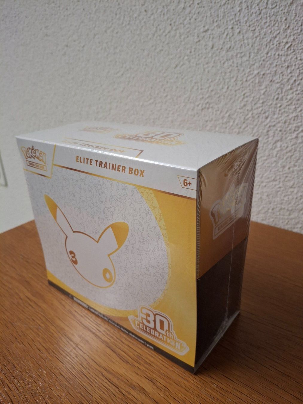Pokémon Carte collezionabili: Pokémon 30th Celebration Elite Trainer Box – Nuovo (secondo la descrizione) da Wohlen AG venduto da sam_8jl6 2