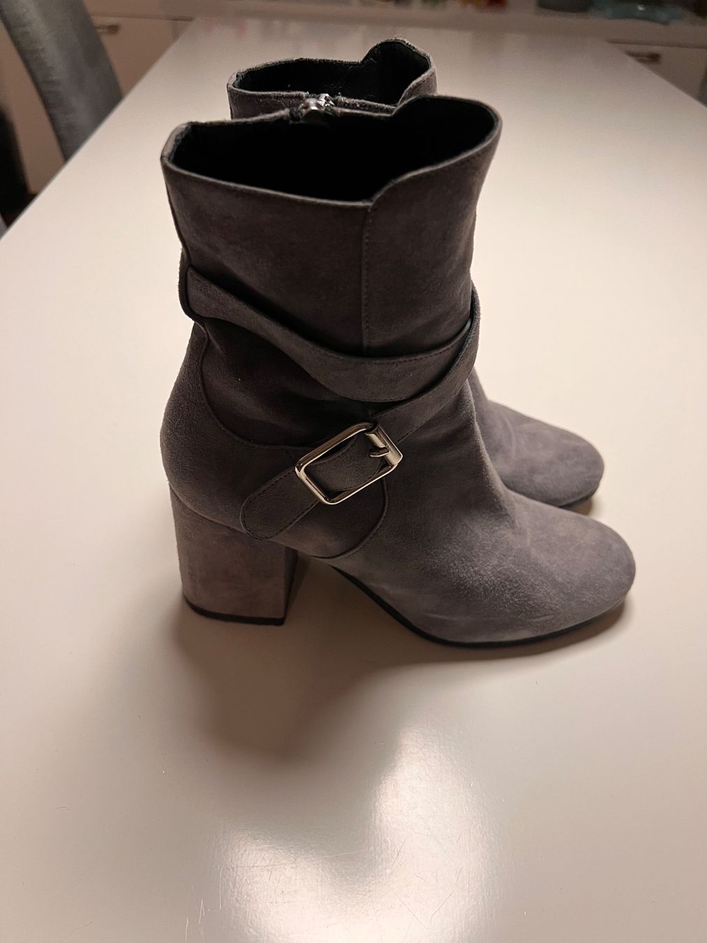 Scarpe da donna: Bottines Deimille en daim gris  - – Nuovo (secondo la descrizione) da Cologny venduto da aidakr 3