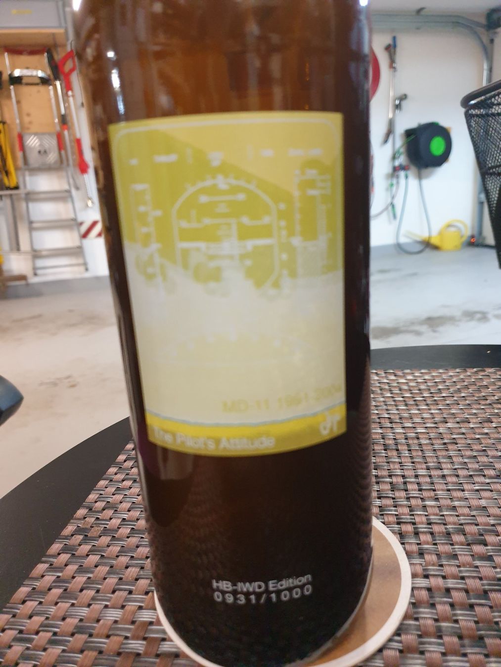 Bicchieri, Caraffe & Bottiglie: 4 Swissair MD 11 Edition Bierflaschen. – Usato da Uhwiesen venduto da Nyffi03 1