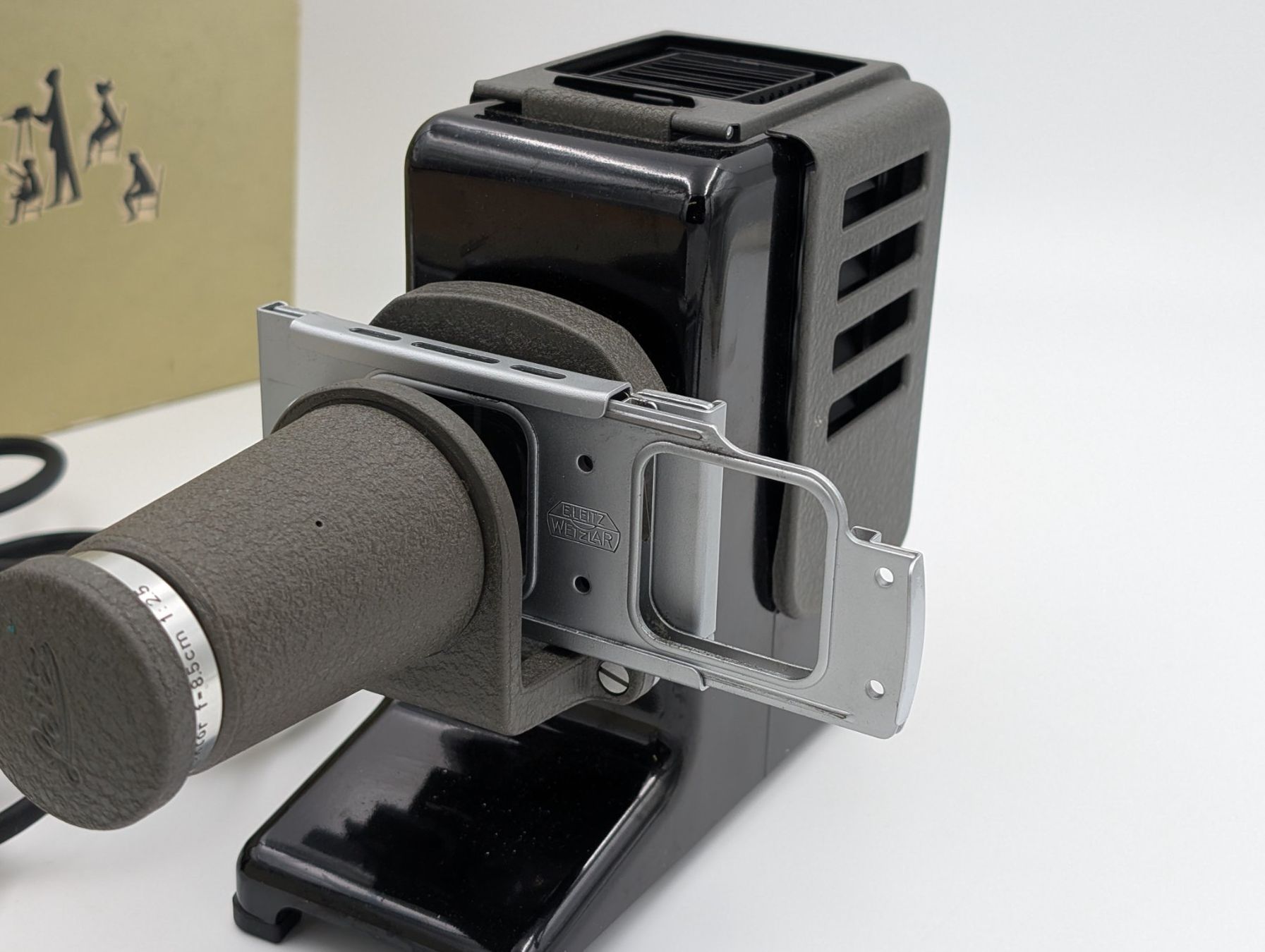 Proiettori: Leitz Prado 150, Retro Diaprojektor mit OVP, – Usato da Winterthur venduto da Hint17 4