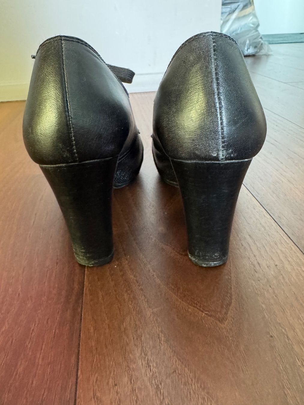 Scarpe da donna: Chie Mihara Leder-Pumps Gr. 39 schwarz – Usato da Zürich venduto da Parsimonious 5