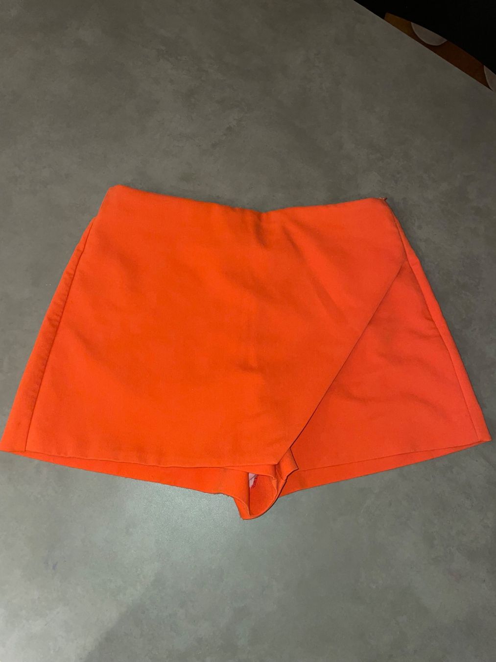 Zara Pantaloni: Shorts – Usato da Fislisbach venduto da arse