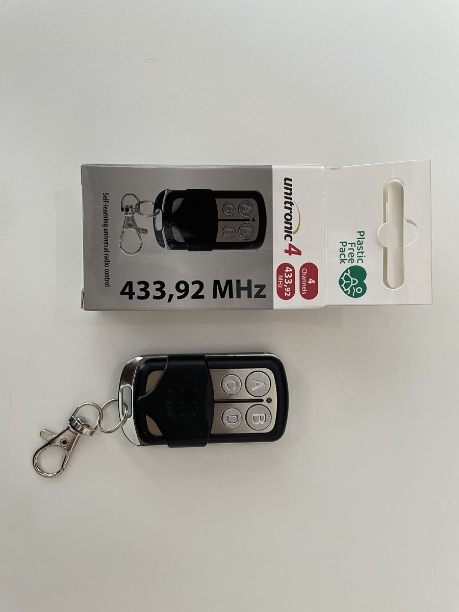 Fernbedienungen: 2 Stk. Funksender unitronic 4 – Neu und originalverpackt aus Dietlikon von ursbrunner