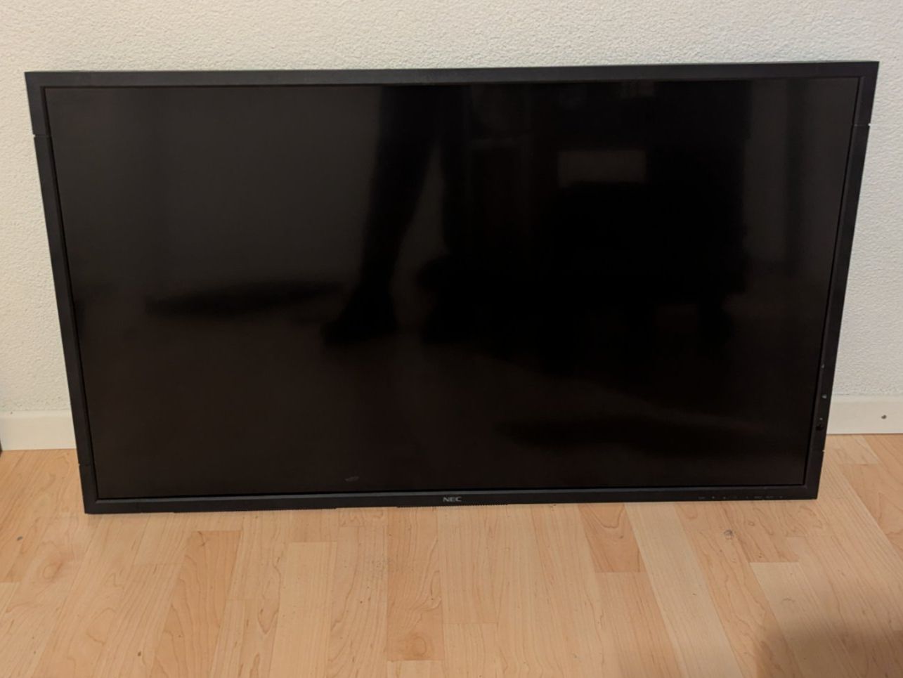 Nec Monitor: NEC MultiSync 42" Pro Display - 24/7 Industrial / OPS Slot + – Usato da Wettingen venduto da jqa 1