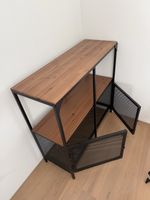 Kleines Aufbewahrungsmöbel aus Holz und schwarzem Metall