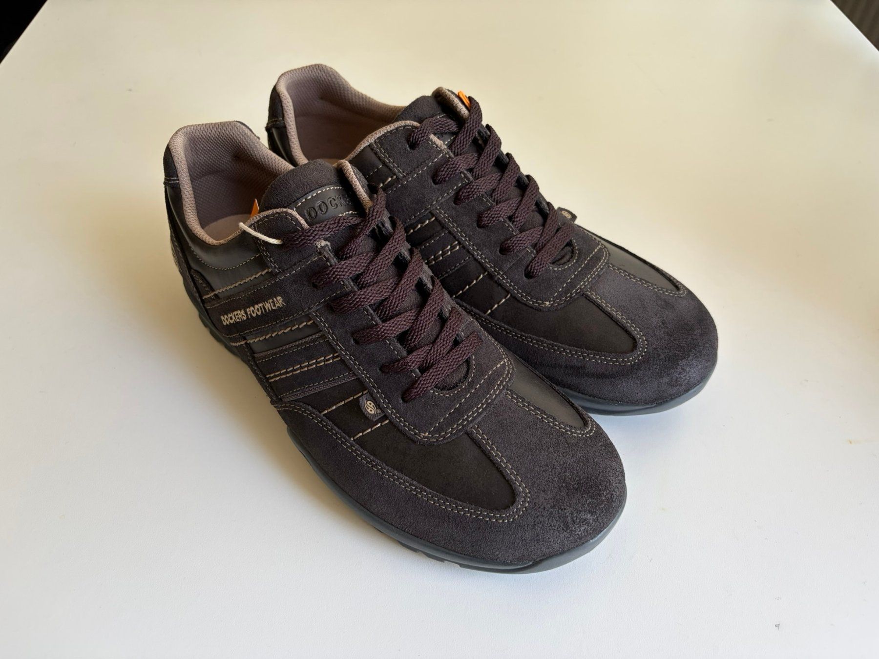 Chaussures hommes: Sneaker Dockers by Gerli, Gr. 43, braun – Neuf avec emballage d'origine à Basel par Vanguard