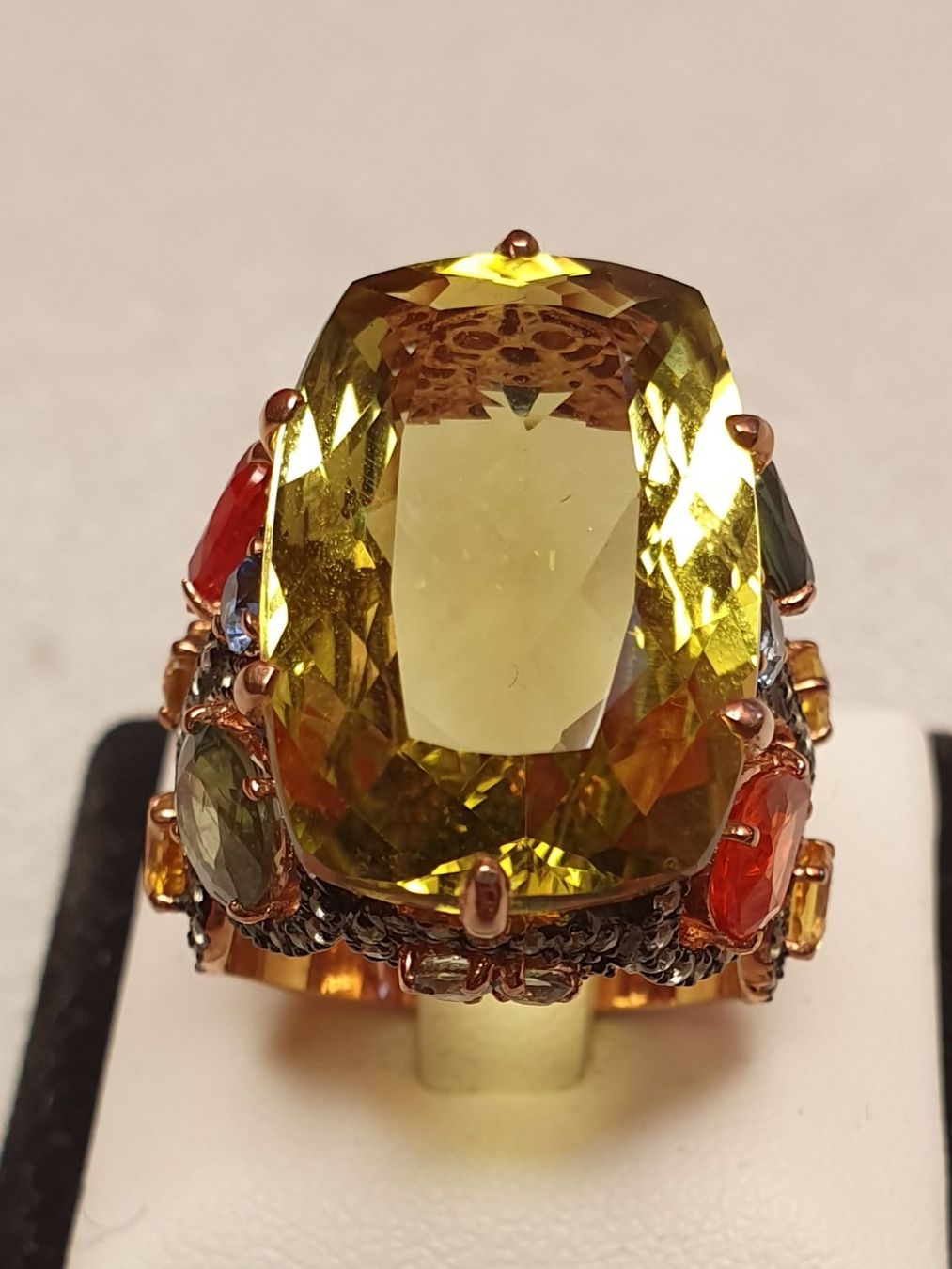 Anelli: Verspieltes Statement Ring mit Zitrin und Edelsteinen – Nuovo e nell'imballaggio originale da Zürich venduto da adriben 3