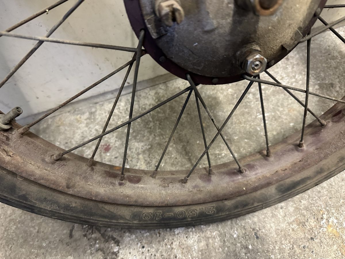 Alle Motorradersatzteile: Roue avant moto ancienne / Vorderrad oldtimer 19 motobecane? – Gebraucht aus Courtételle von claude41 3