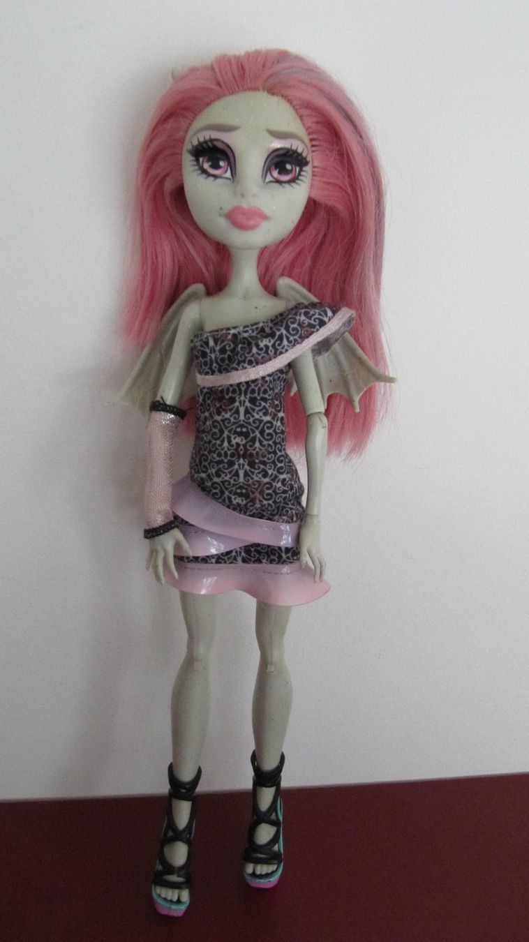 Bambole: Monster High Puppe Rochelle Goyle – Usato da Brunnen venduto da Kiwiland1 1