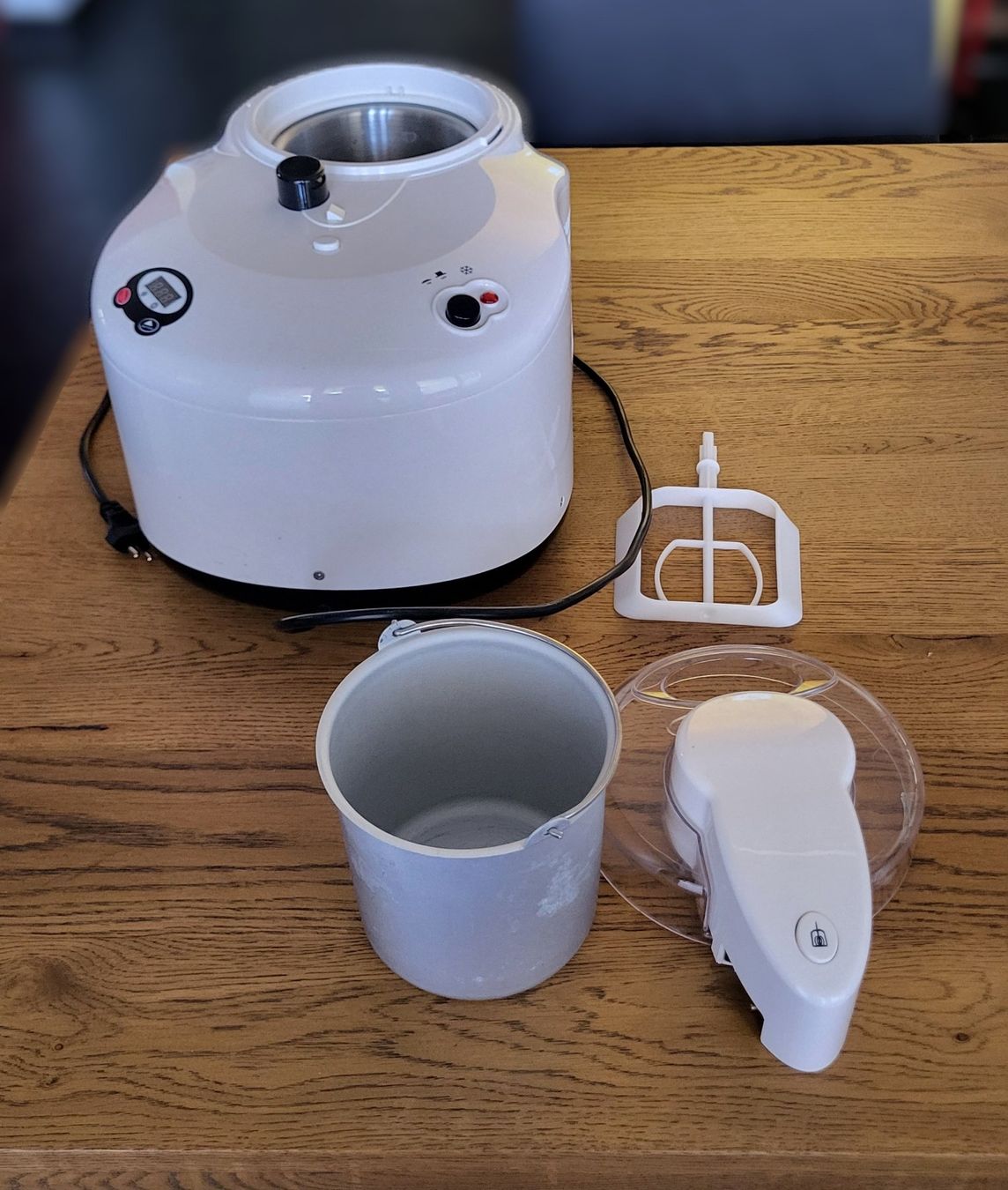 Elettrodomestici da cucina: Glace-Maschine weiss mit Zubehör – Usato da Unterägeri venduto da Kreisch24 1