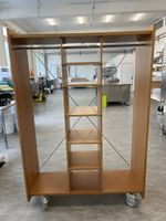 Design Garderobe auf Rollen