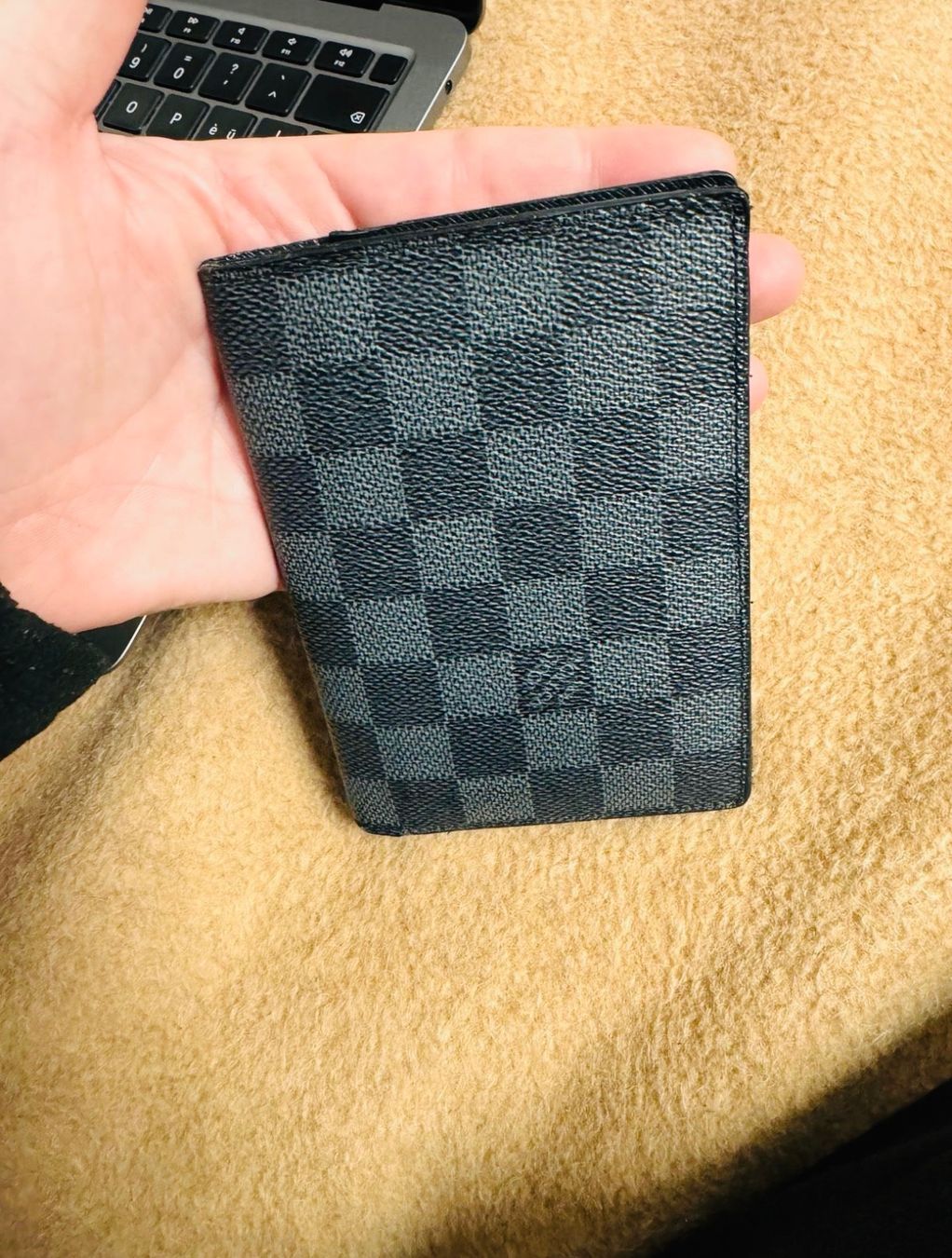 Louis Vuitton Portafogli: Louis Vuitton Damier Graphite Passport Cover – Usato da Dietlikon venduto da QuickSaleCH 2