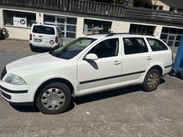 Skoda Octavia Kombi weiss guter Zustand