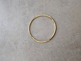 Goldiger Edelstahl Armreif