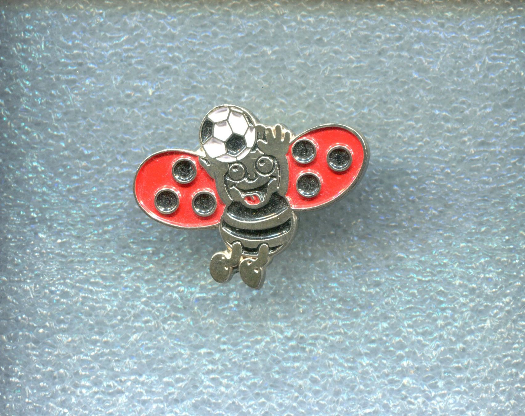 Placchette & Badge: BLICK Käfer  FUSSBALLER – Usato da Winterthur venduto da Sammleroase