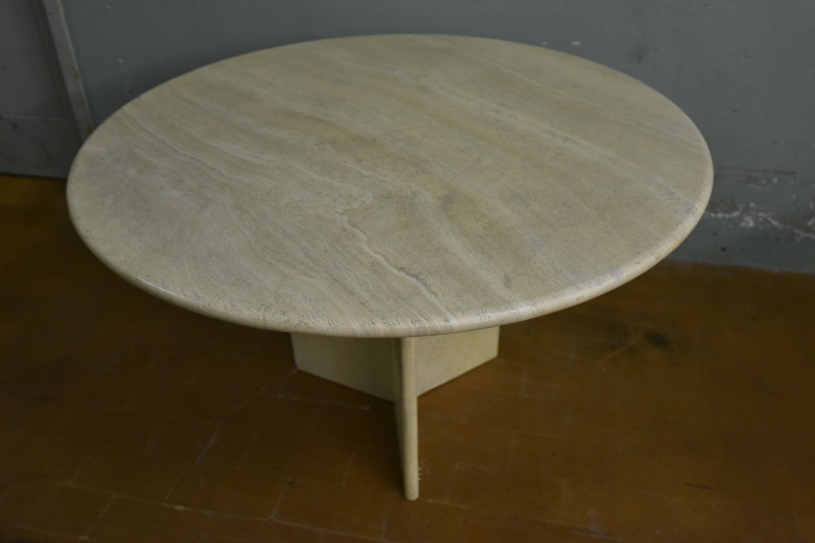 Tavoli: Designer Tisch aus Travertin – Usato da Lichtensteig venduto da UsedIN 3