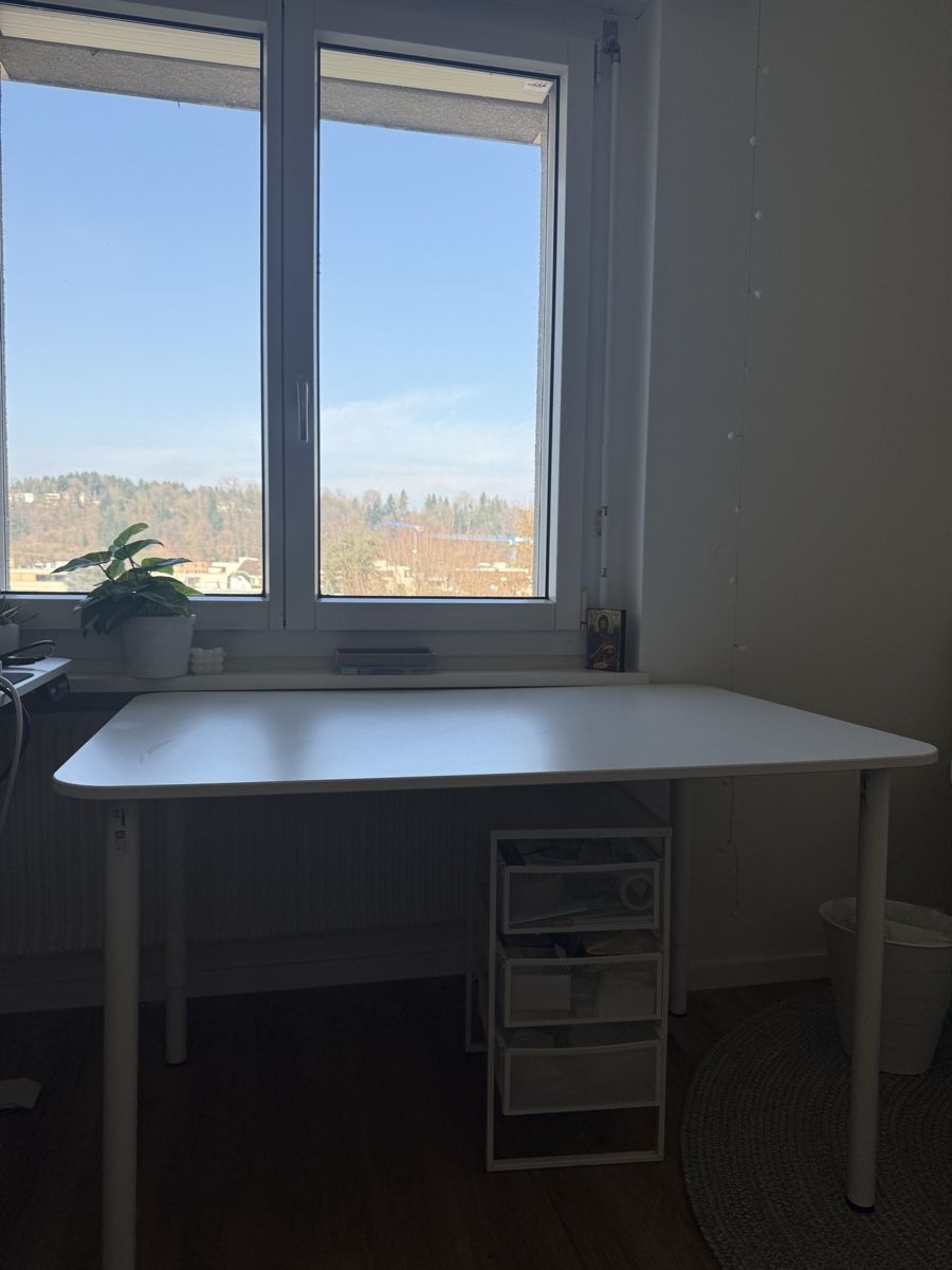 Scrivanie: Ikea Schreibtisch – Usato da Ebikon venduto da Leonievn