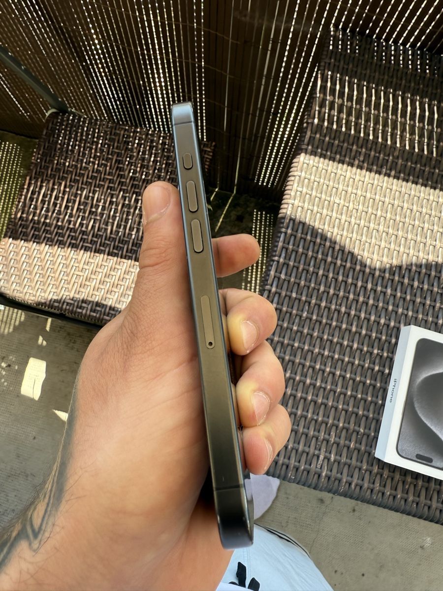 Apple Portables: iPhone 15 pro – Neuf (Voir description) à Lausanne par Qwent28 4