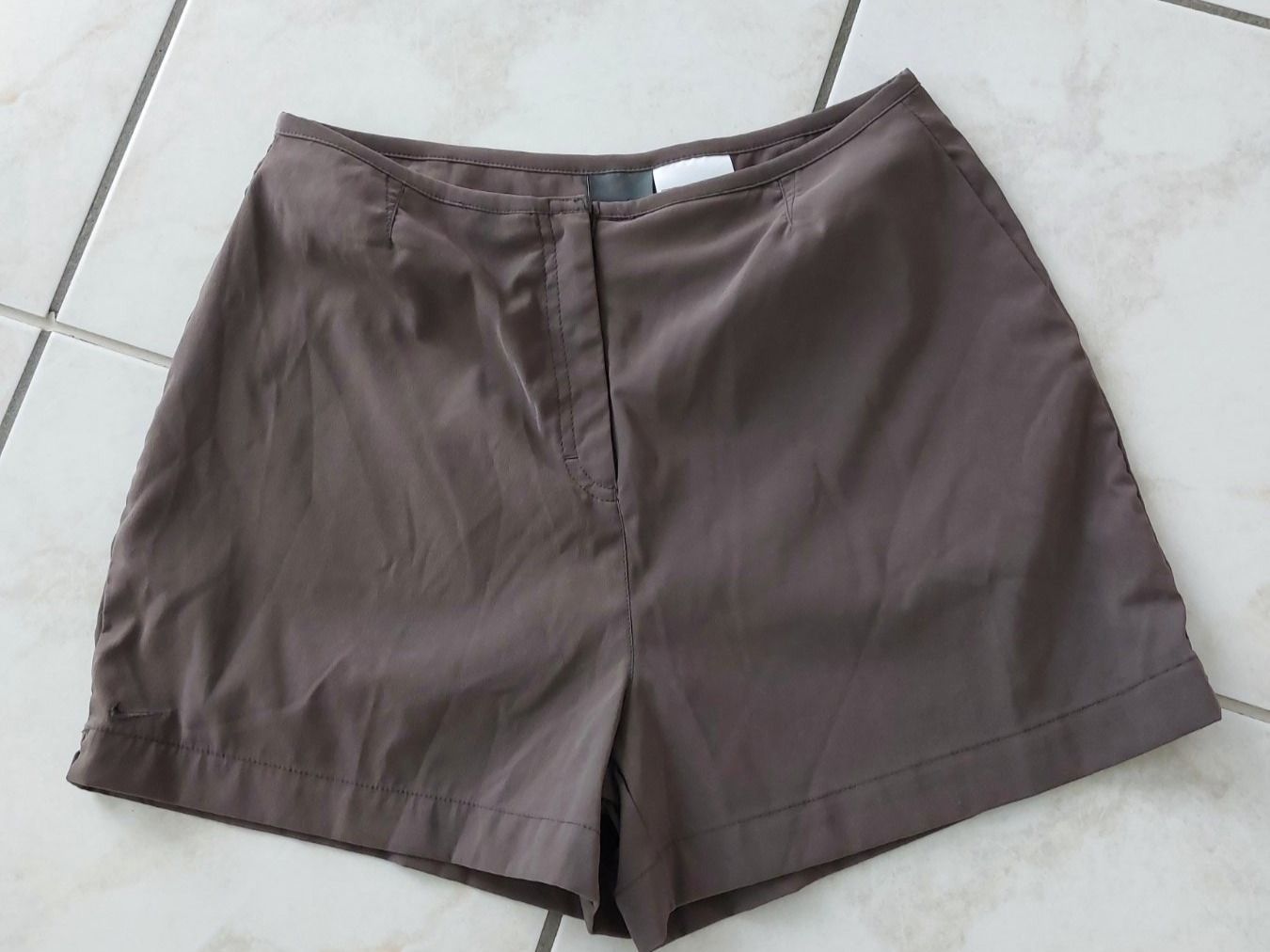 Nike Pantaloni: Nike Damen Shorts Gr. 38 – Usato da Schmitten FR venduto da ReniStern
