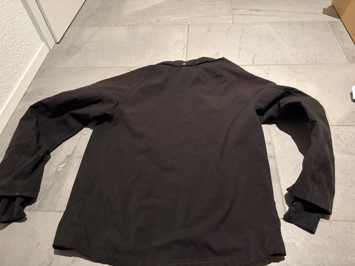 H&M Jacken: Softshell Jacke Schwarz Grösse 170  – Gebraucht aus Lyss von Nana1297 1