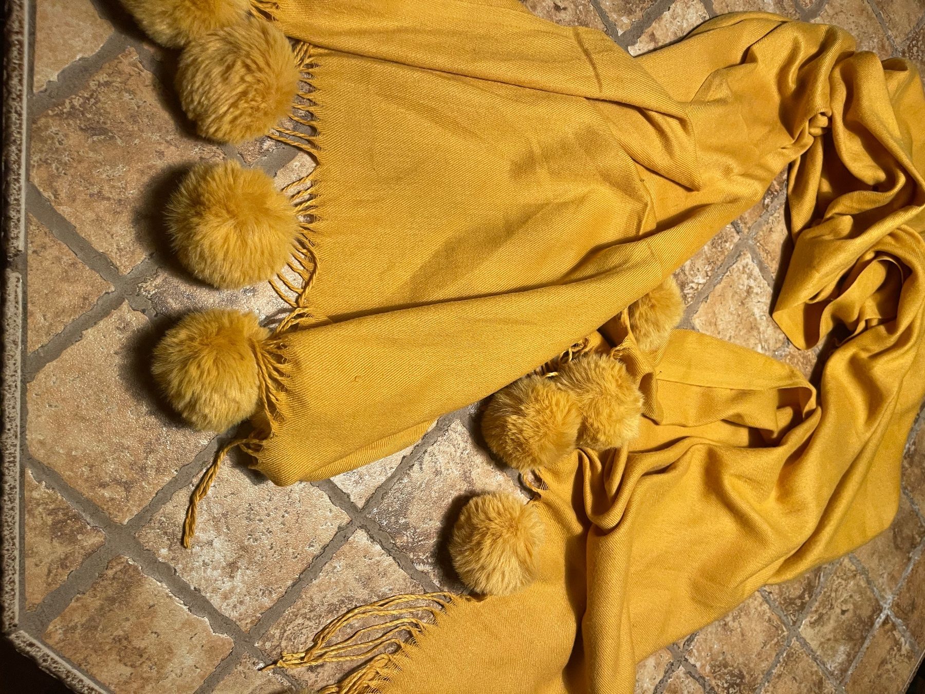 Foulard & Sciarpe: Sciarpa Poncho color senape -chic e elegante per invern – Nuovo (secondo la descrizione) da Gordevio venduto da LanaZimm 1