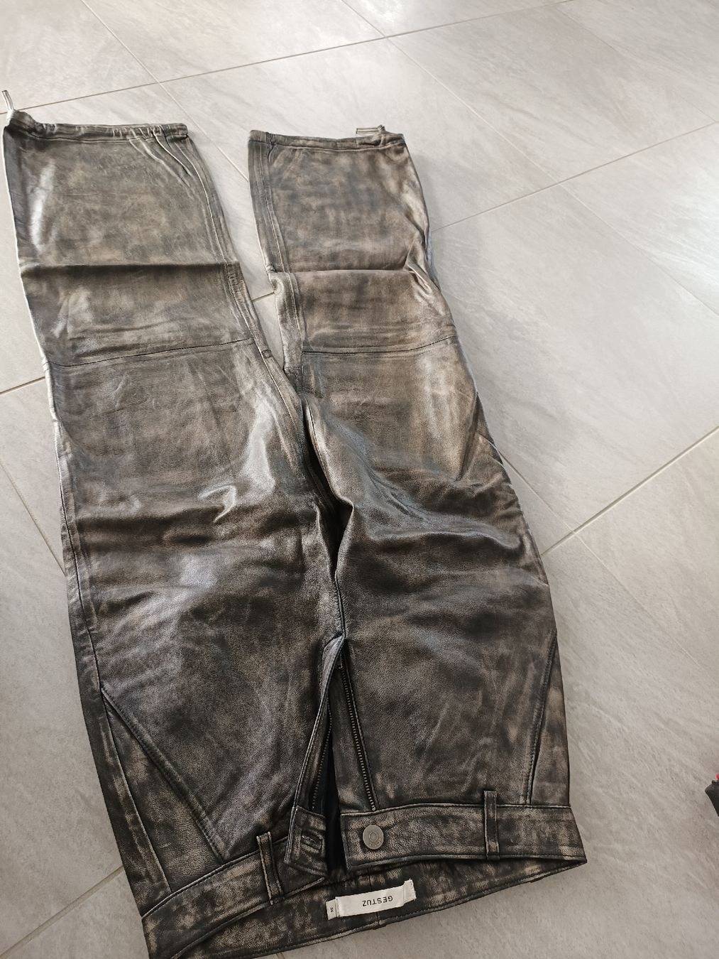 Gestuz Pantaloni: wideleg lederhose – Nuovo (secondo la descrizione) da Thun venduto da oli_s6kv 2