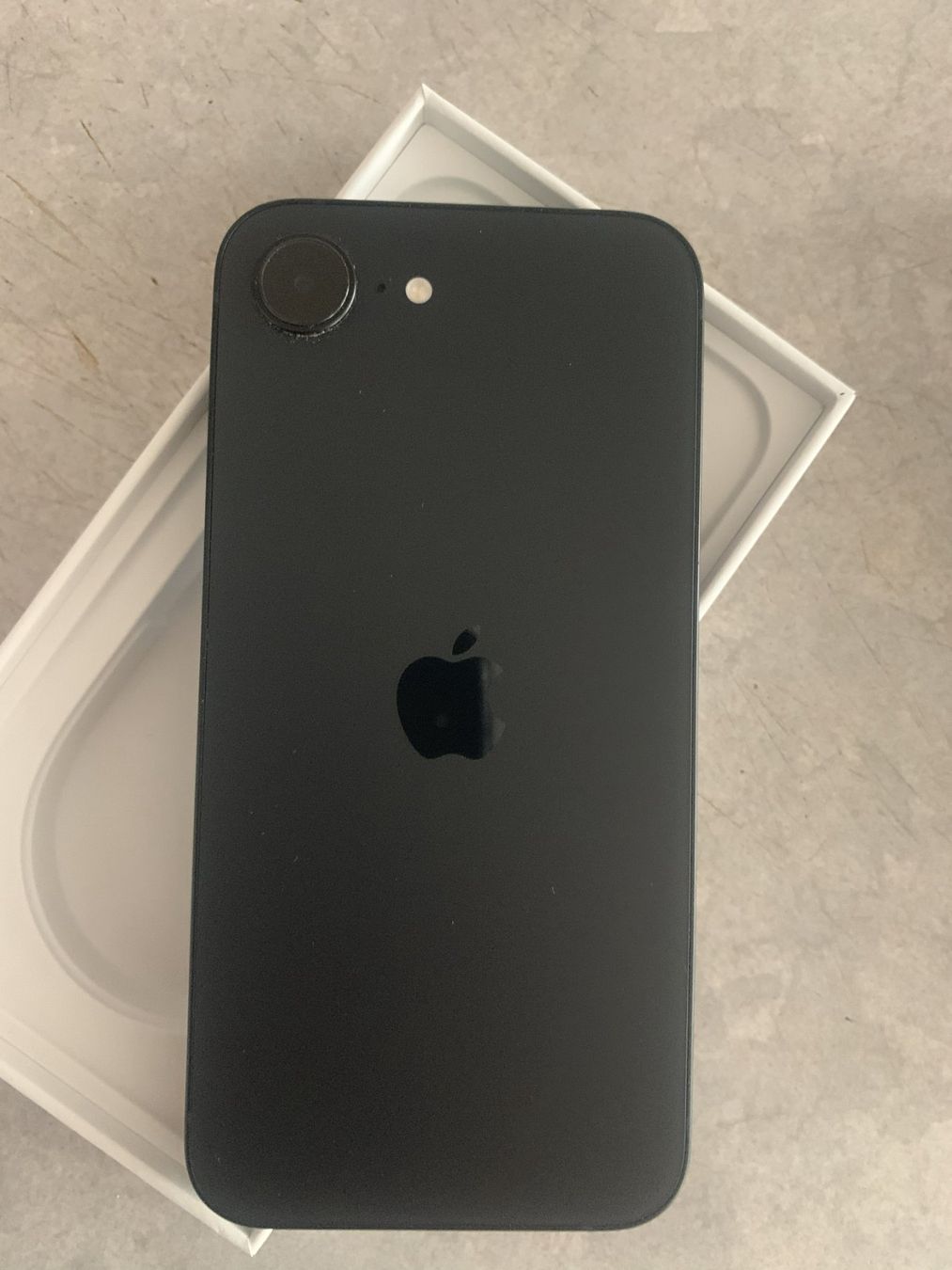 Apple Telefoni cellulari / Smartphones: iPhone17e Neu mit Garantie bis Mai 2028 – Nuovo (secondo la descrizione) da Flawil venduto da hfsku4952