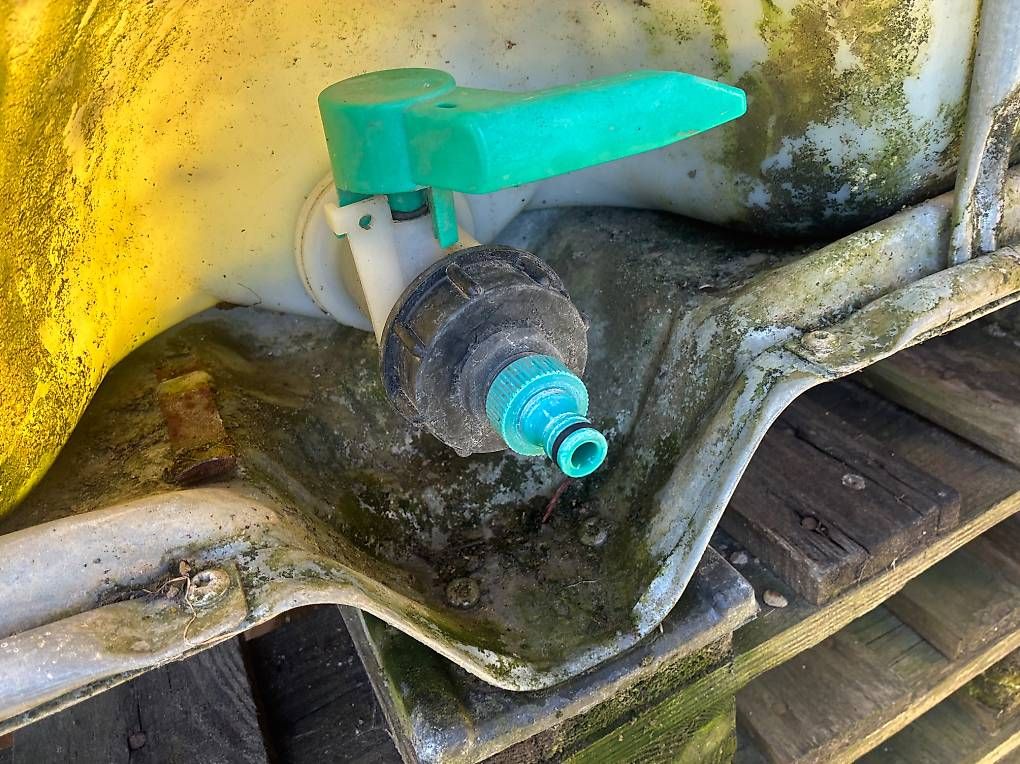 Abreuvoirs & Auges: Cuve eau pluie 1000 litres – D'occasion à Yvonand par YvesT01 1